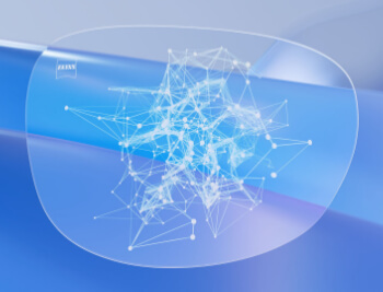 ZEISS ClearMind Wollenhaupt Solingen_ Brillenglas von Zeiss auf blauem Hintergrund mit technischen Symbolen für Messungen